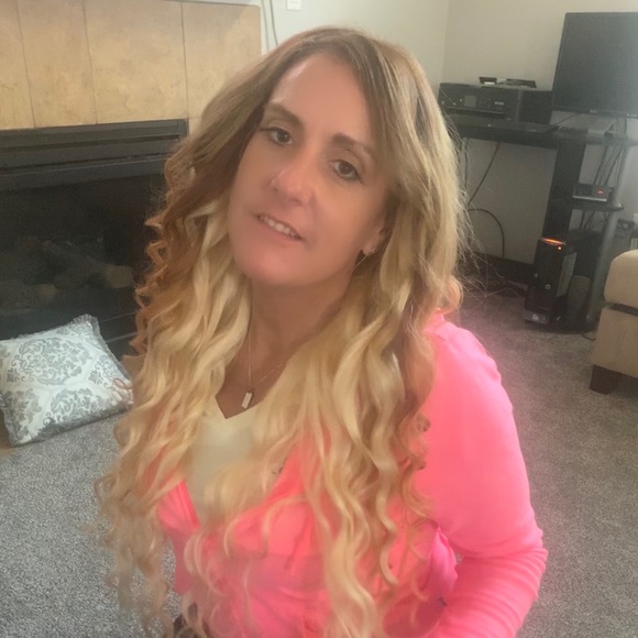 Meet your Posher, Debbie - Picture 2 of 4